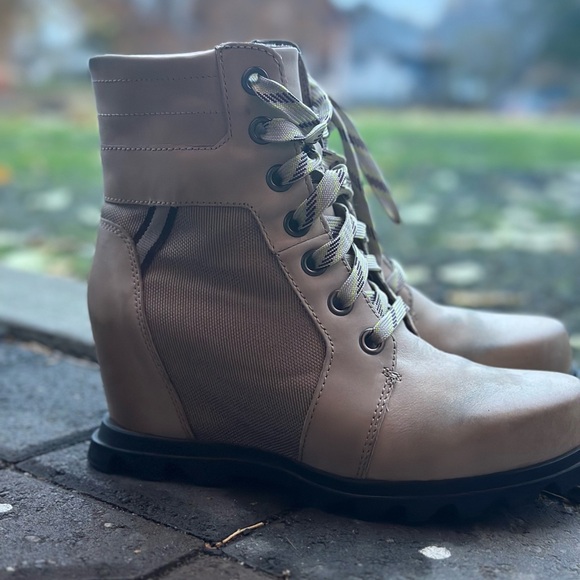 Sorel Women's Joan of Arctic Wedge III Lexie Booties - Picture 2 of 6